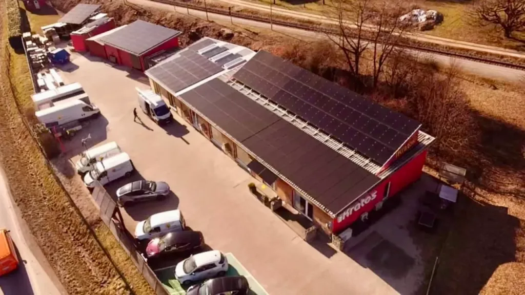 Für eine saubere Zukunft: Solar Stewardship Initiative setzt neue Maßstäbe für Transparenz und Ethik – Industrie-Photovoltaikanlage im Raum Nürnberg