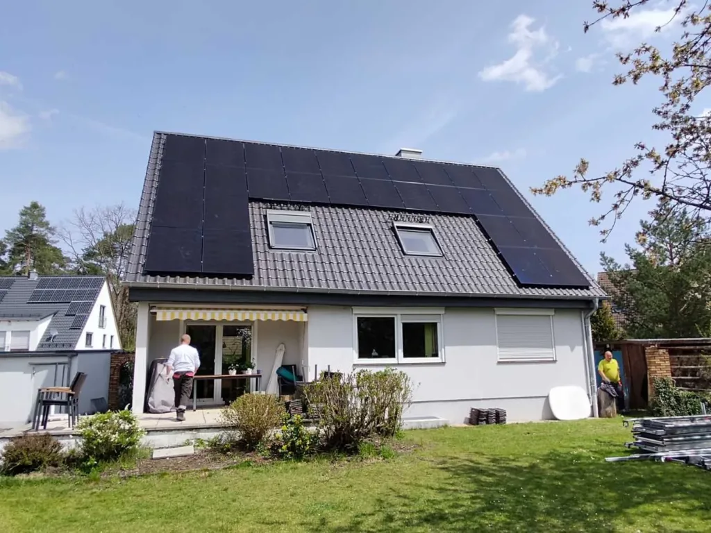 Einfamilienhaus mit Photovoltaikanlage – Photovoltaik lohnt sich auch 2027