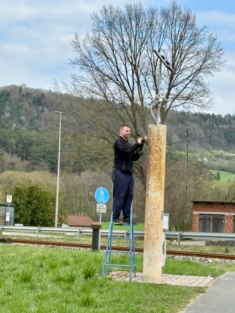 Sonnen & Planetenweg Skulpturen in Igensdorf werden gereinigt – Bild 1