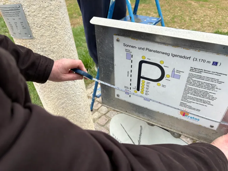 Sonnen & Planetenweg Skulpturen in Igensdorf werden gereinigt – Bild 4