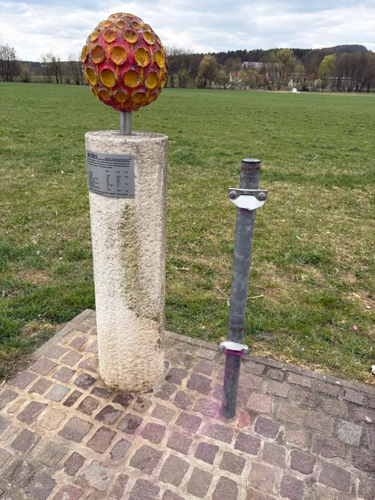 Sonnen & Planetenweg Skulpturen in Igensdorf werden gereinigt – Bild 7
