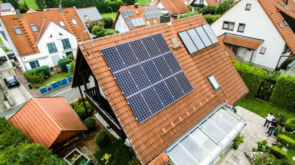 Wärmepumpe Erdwärme und Solar in Lauf Pegnitz Rückersdorf Schwaig – Dachsolaranlage